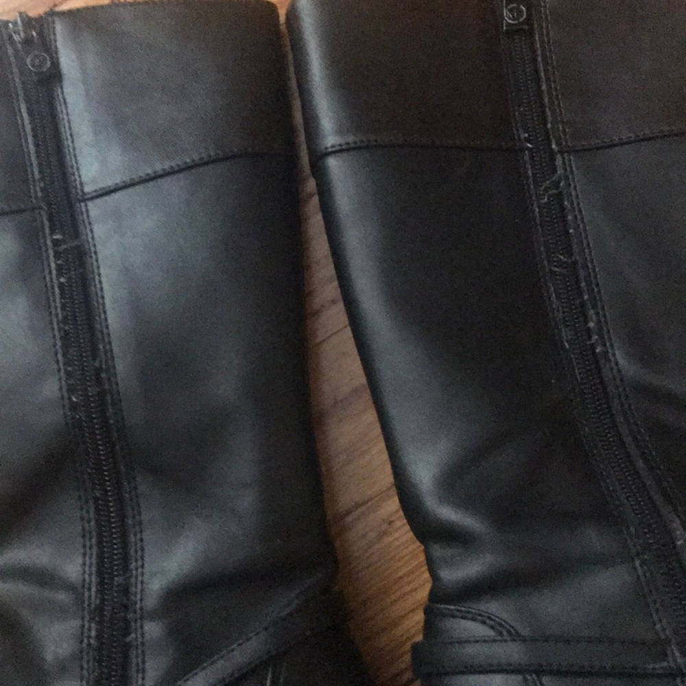 Really Cute MK boots - Picture 3 of 3